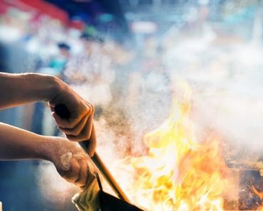 Download Netflix Street Food (Season 1) Dual Audio {Hindi-English} 720p WeB-HD [280MB]