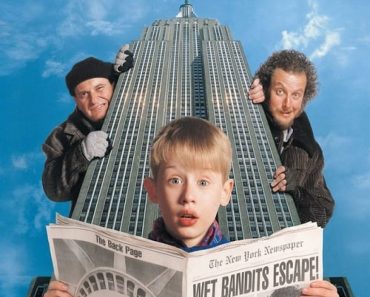 Download Home Alone 2: Lost In New York (1992) {Hindi-English} Bluray 480p [400MB] || 720p [1.1GB] || 1080p[2.5GB]