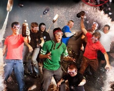 Download Jackass 3.5 (2011) {English With Subtitles} 480p [250MB] || 720p [700MB] || 1080p [1.6GB]