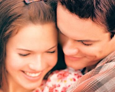 Download A Walk To Remember (2002) {English With Subtitles} 480p [350MB] || 720p [750MB] || 1080p [2.46GB]