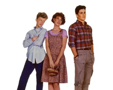 Download Sixteen Candles (1984) {Hindi-English} Bluray 480p [320MB] || 720p [860MB] || 1080p [2GB]