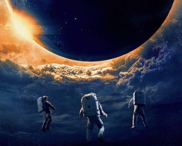 Download Moonfall (2021) {English With Subtitles} Web-DL 480p [400MB] || 720p [1GB] || 1080p [2.6GB]