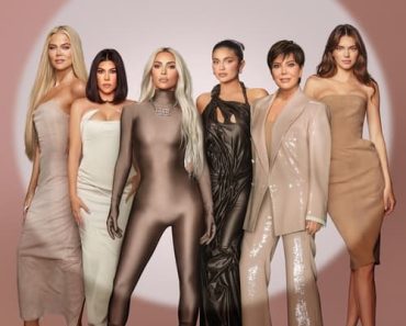 Download The Kardashians (Season 1-5) [S05E01 Added] (English) WeB-DL 720p [300MB] || 1080p [900MB]