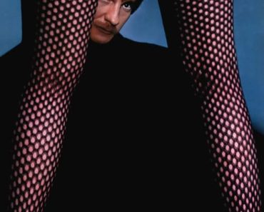 Download Naked (1993) {English With Subtitles} 480p [500MB] || 720p [999MB]
