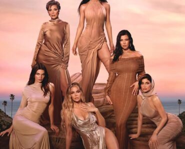 Download The Kardashians (Season 1-5) (English) WeB-DL 720p [300MB] || 1080p [900MB]